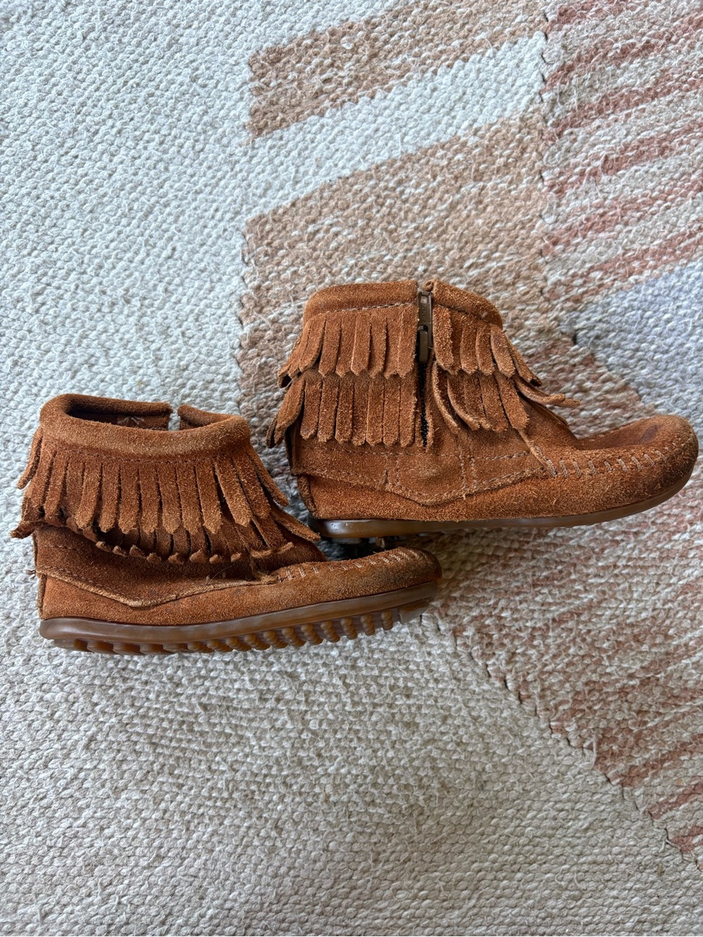 Toddler Girls Minnetonka Moccasins Suede Fringe Booties Size 8